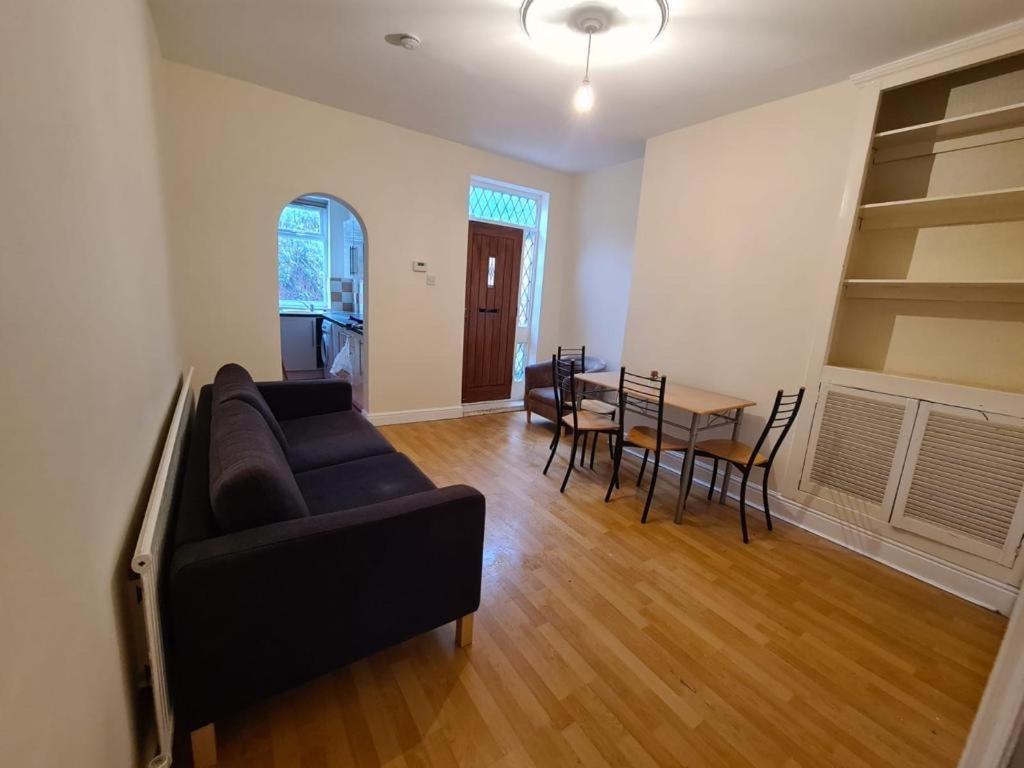 שפילד Budget Double En-Suite Bedroom מראה חיצוני תמונה